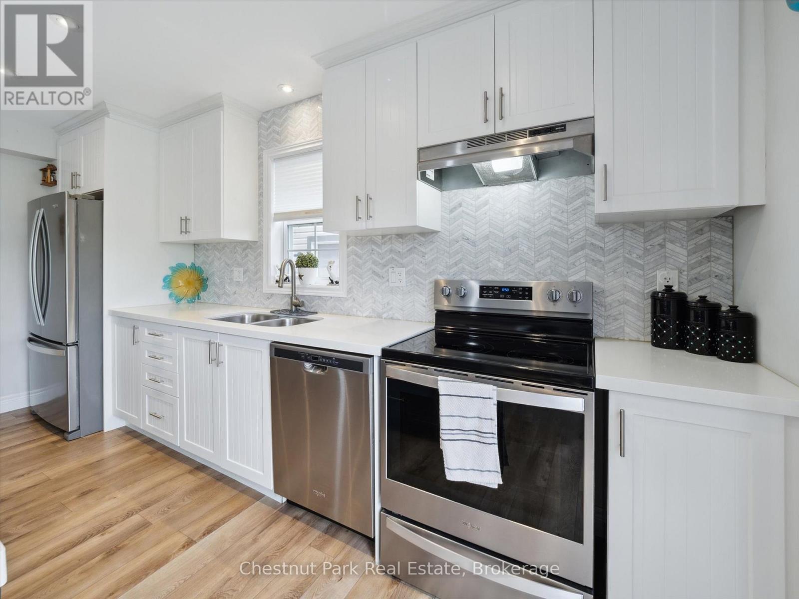 245 Wild Rose Drive, Gravenhurst, Ontario  P1P 0B4 - Photo 13 - X12205375