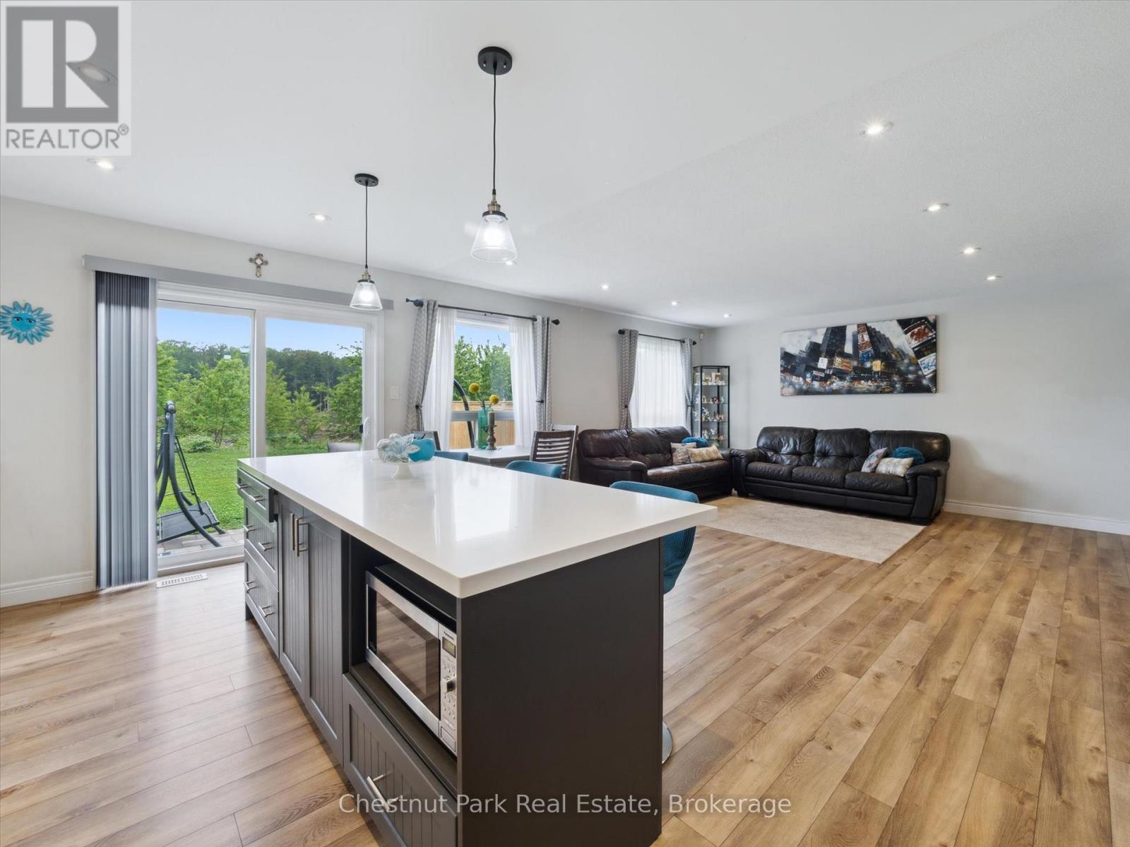 245 Wild Rose Drive, Gravenhurst, Ontario  P1P 0B4 - Photo 14 - X12205375