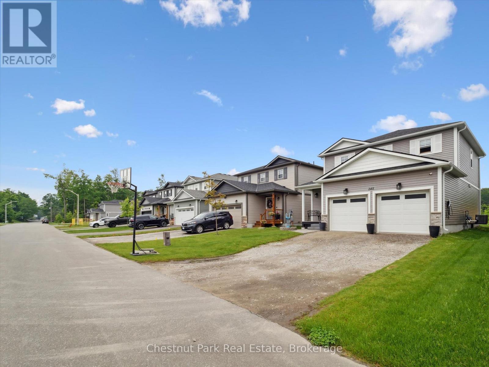 245 Wild Rose Drive, Gravenhurst, Ontario  P1P 0B4 - Photo 3 - X12205375