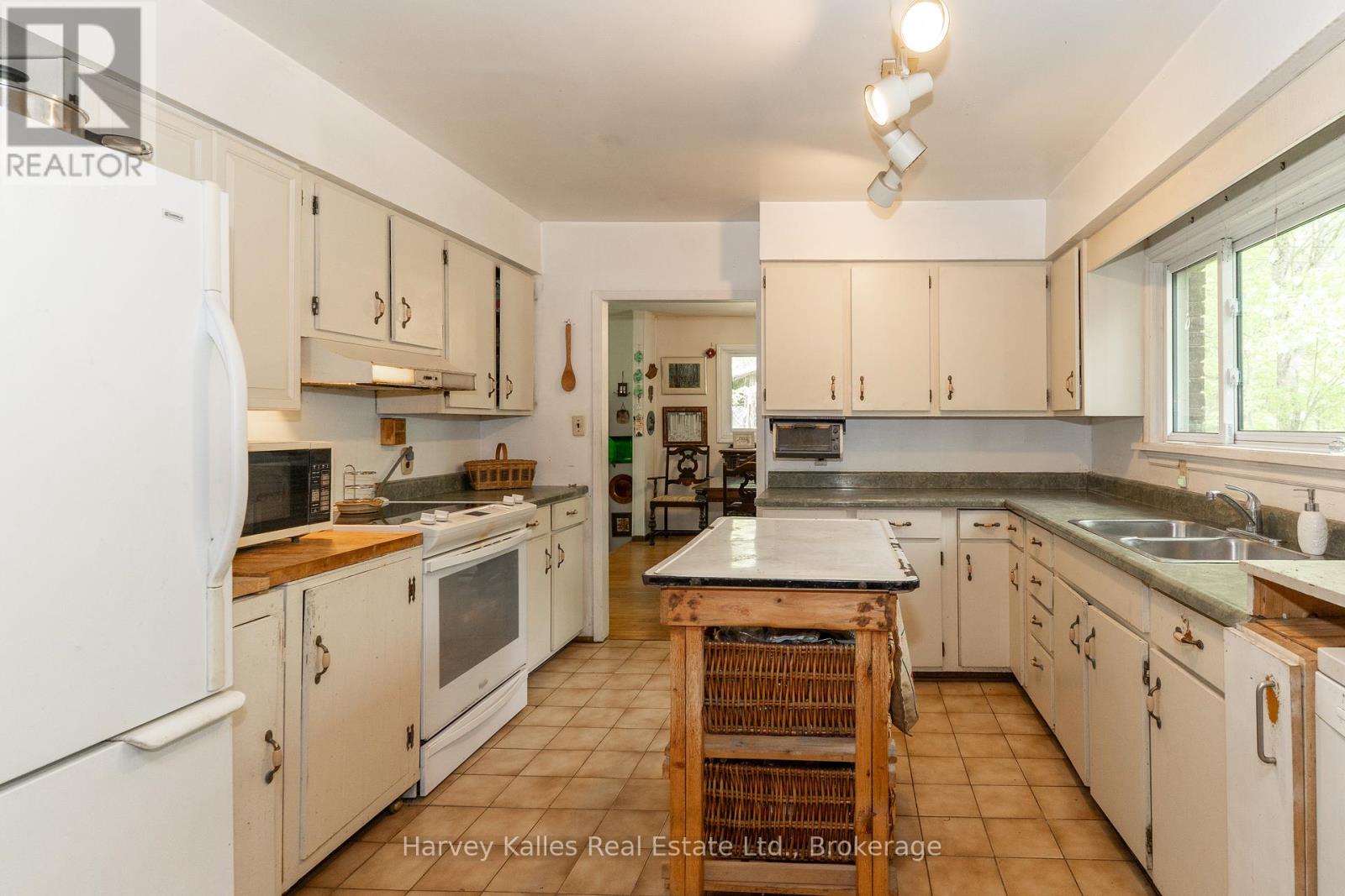 1099 Peterson Road, Bracebridge, Ontario  P1L 1X1 - Photo 5 - X12205588