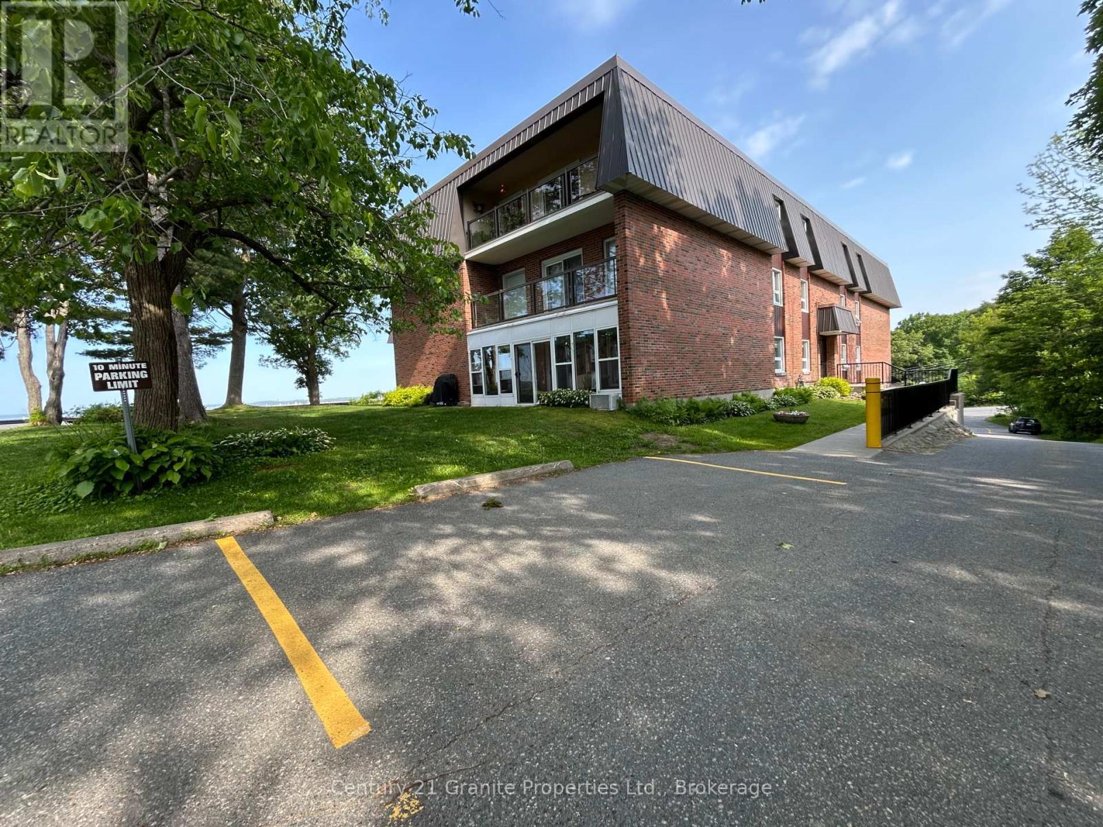 306 - 200 Beaconview Heights, Parry Sound, Ontario  P2A 2E1 - Photo 1 - X12226528