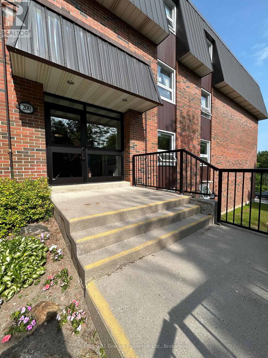 306 - 200 Beaconview Heights, Parry Sound, Ontario  P2A 2E1 - Photo 2 - X12226528
