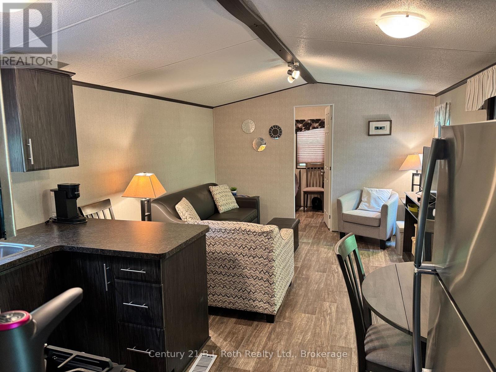 767 Poplar Crescent, Bracebridge, Ontario  P1L 1W9 - Photo 4 - X12237559