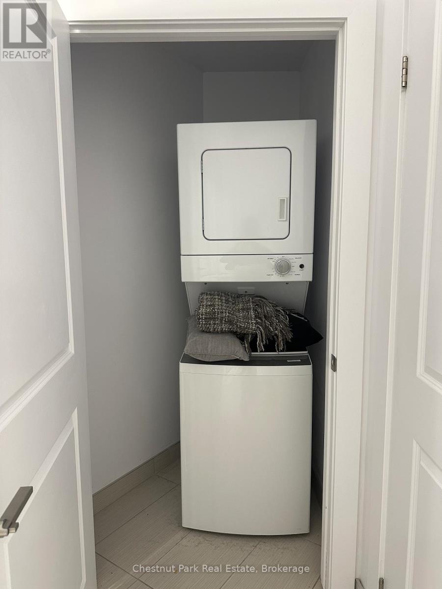 330 - 25 Pen Lake Point Road, Huntsville, Ontario  P1H 1A9 - Photo 11 - X12252932