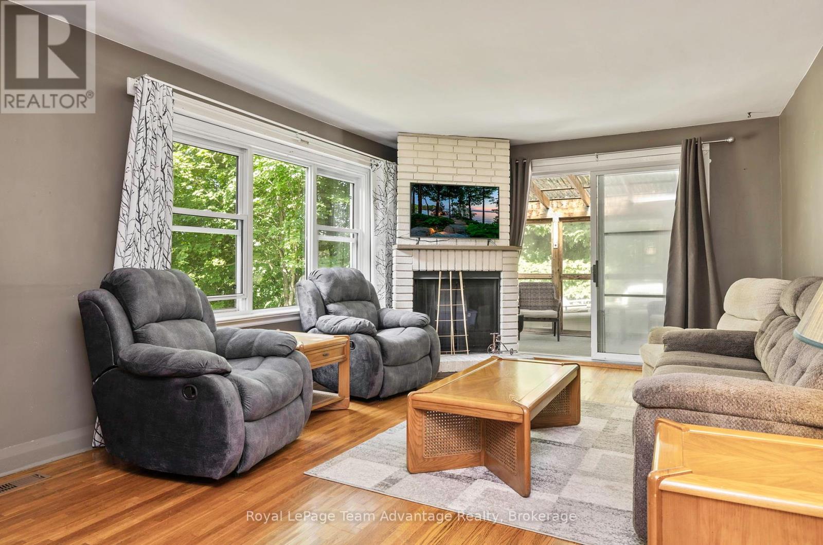 9 Woods Lane, Seguin, Ontario  P2A 2W8 - Photo 4 - X12276139