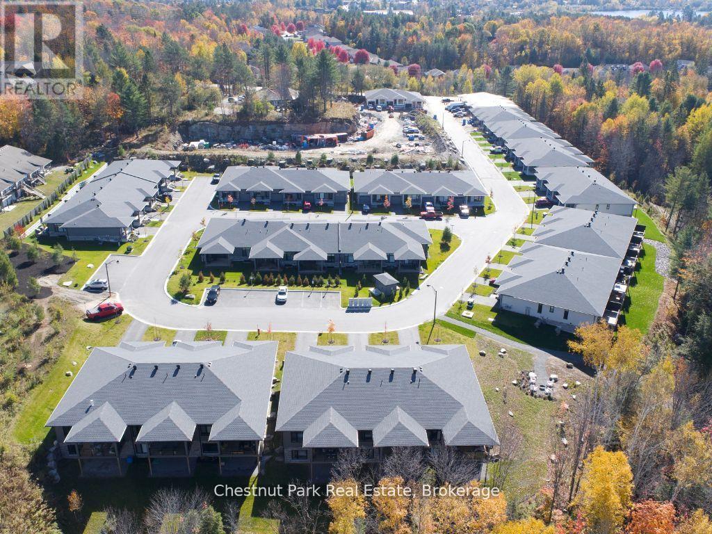 18 Pine Needle Way, Huntsville, Ontario  P1H 1M3 - Photo 6 - X12287992