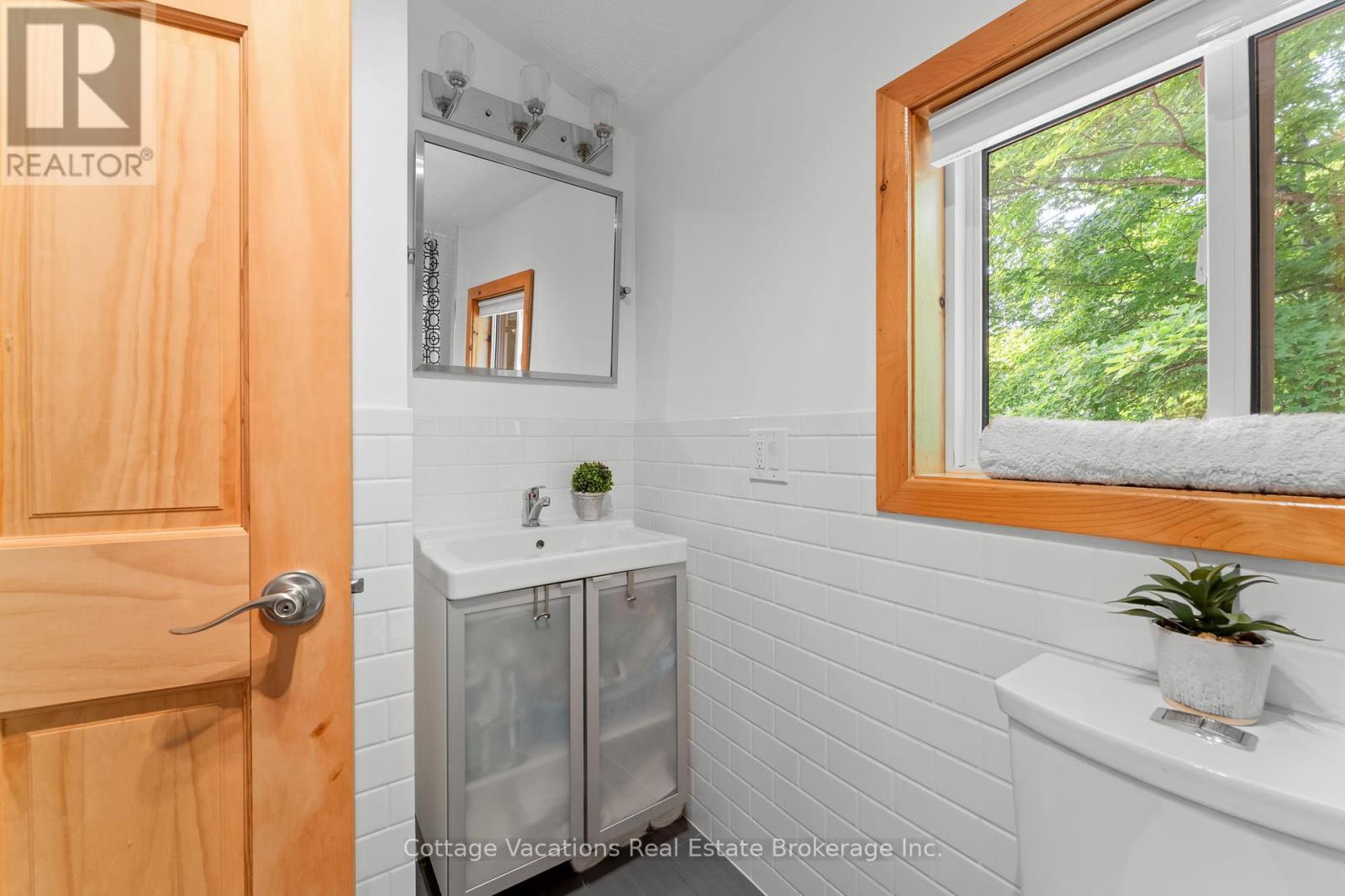 1292 Port Cunnington Road, Lake Of Bays, Ontario  P0A 1H0 - Photo 26 - X12293745