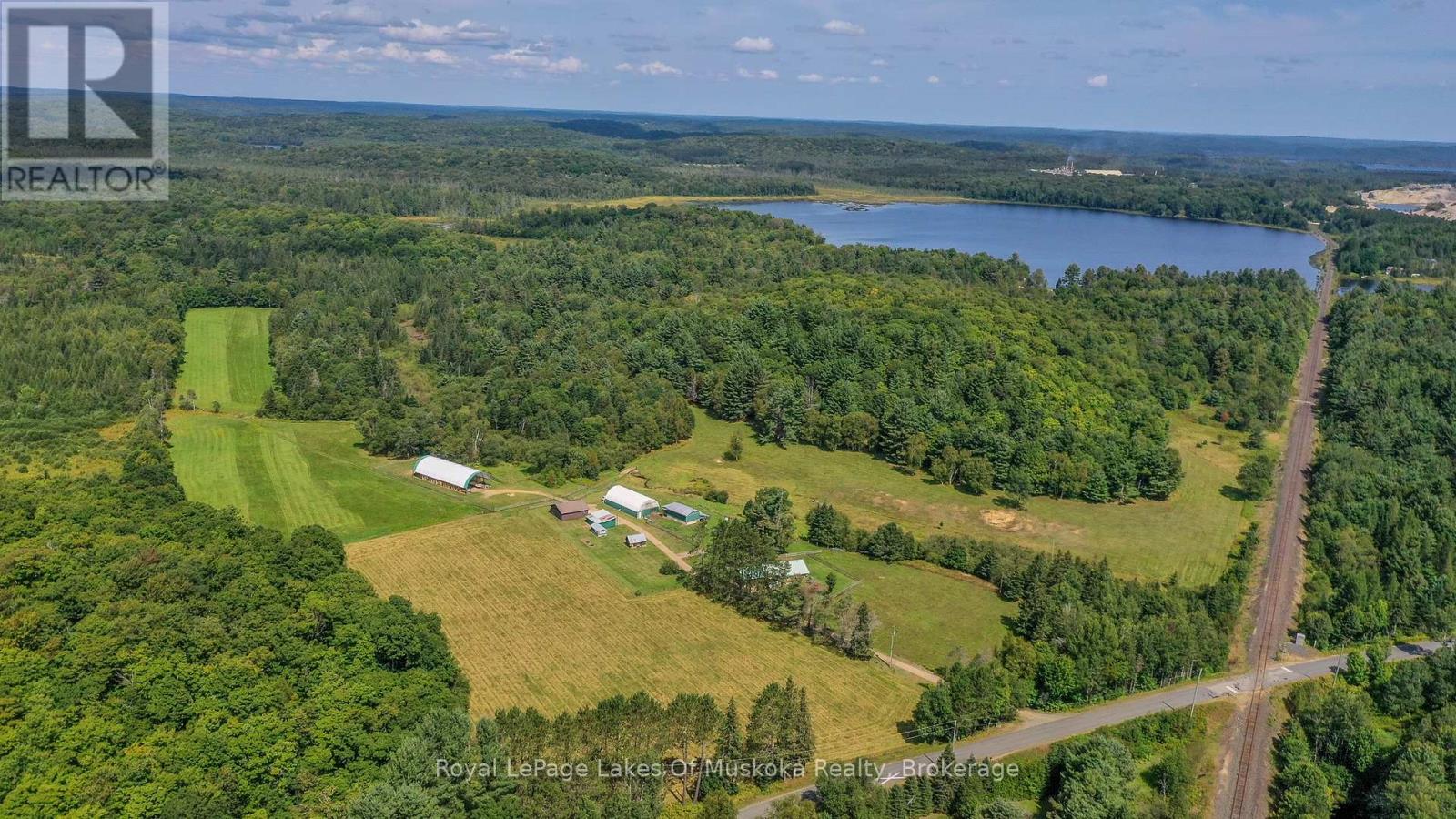 214 North Lancelot Road, Huntsville, Ontario  P0B 1M0 - Photo 1 - X12294693