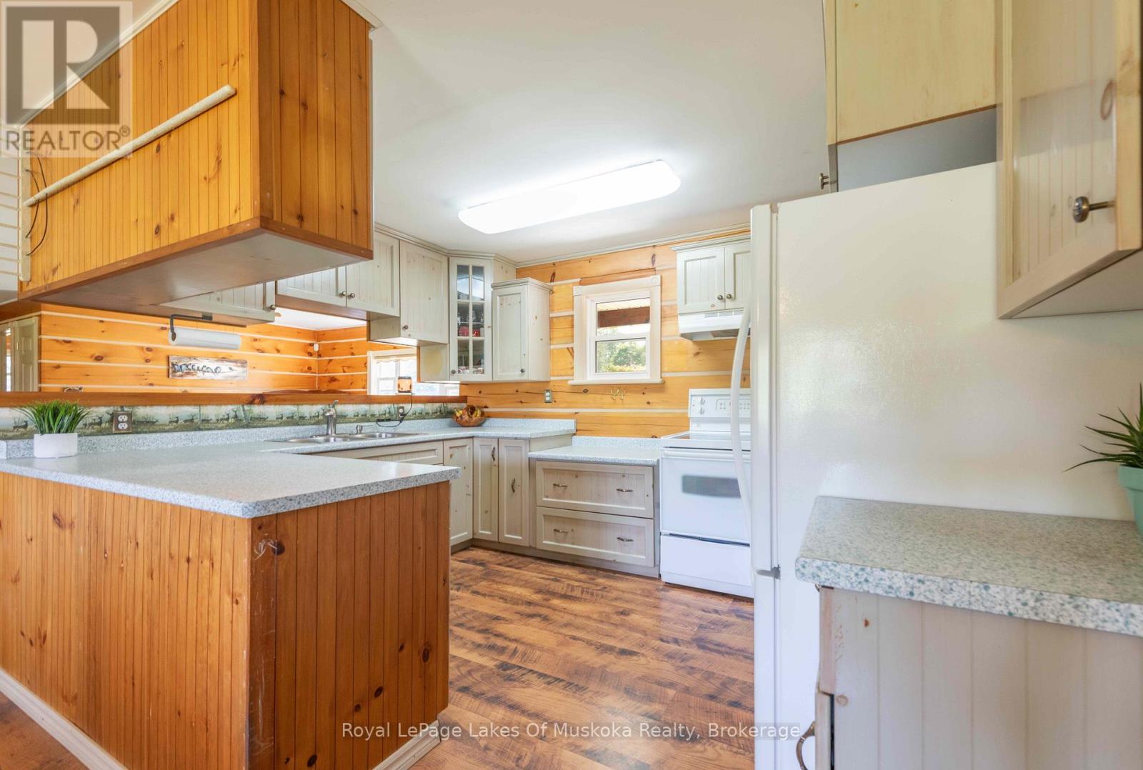 214 North Lancelot Road, Huntsville, Ontario  P0B 1M0 - Photo 4 - X12294693