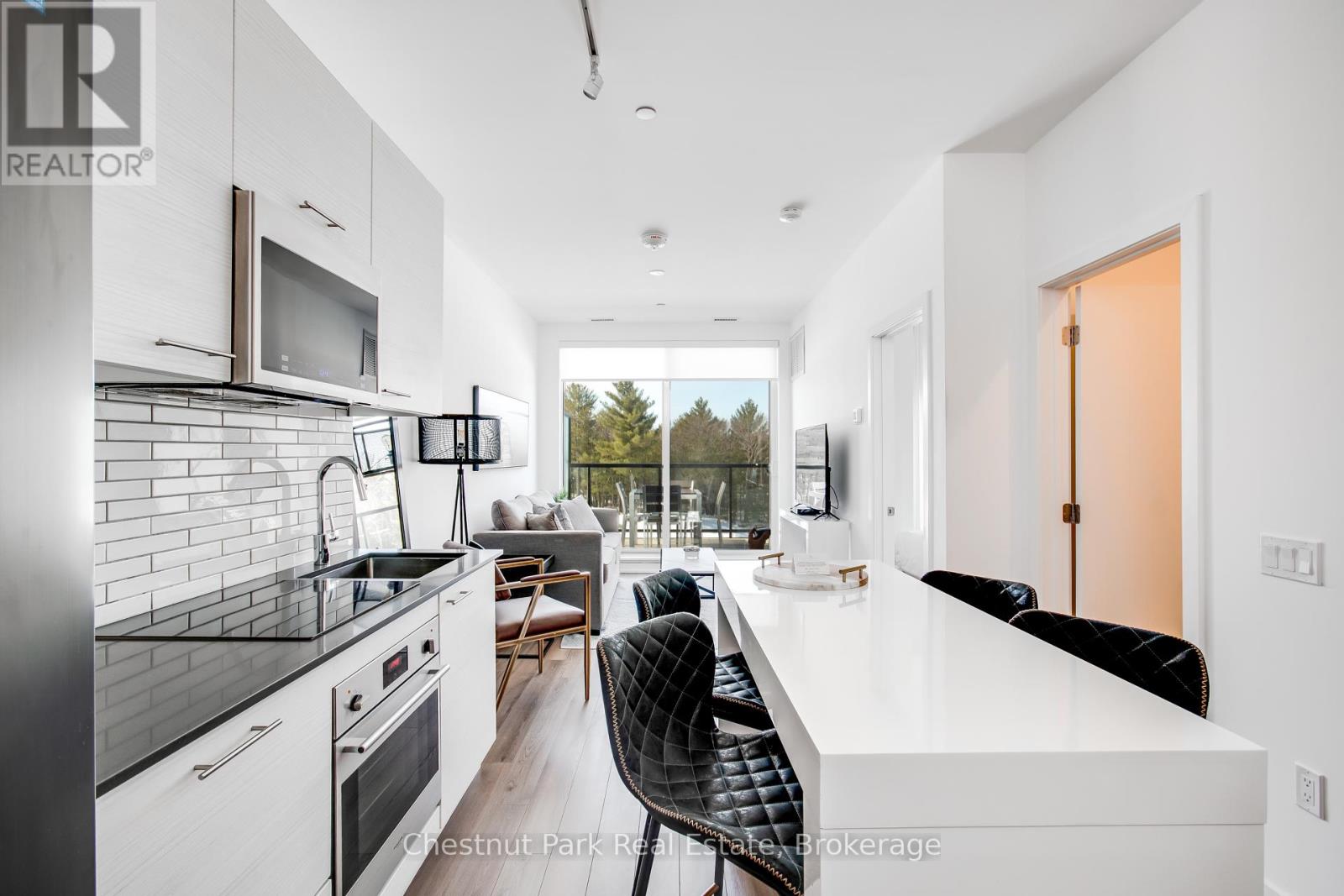 404 - 120 Carrick Trail, Gravenhurst, Ontario  P1P 0B6 - Photo 3 - X12312812