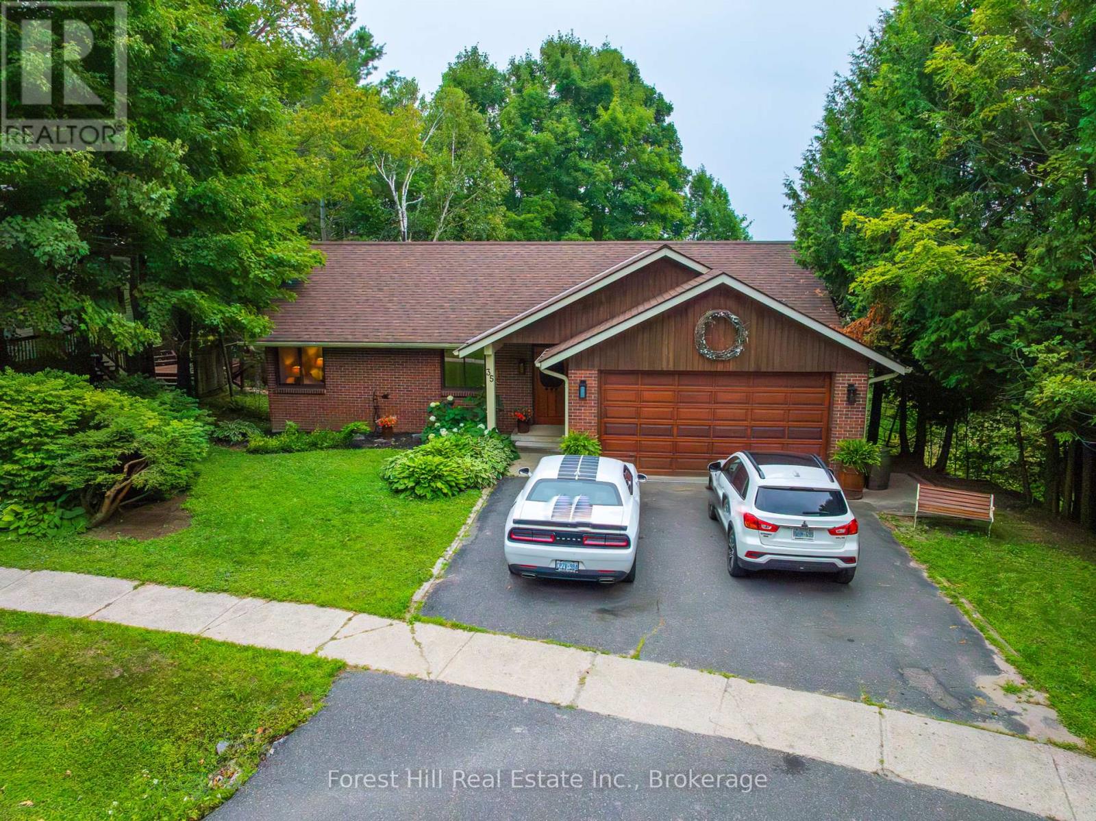 35 Westvale Drive S, Bracebridge, Ontario  P1L 1B5 - Photo 1 - X12322489