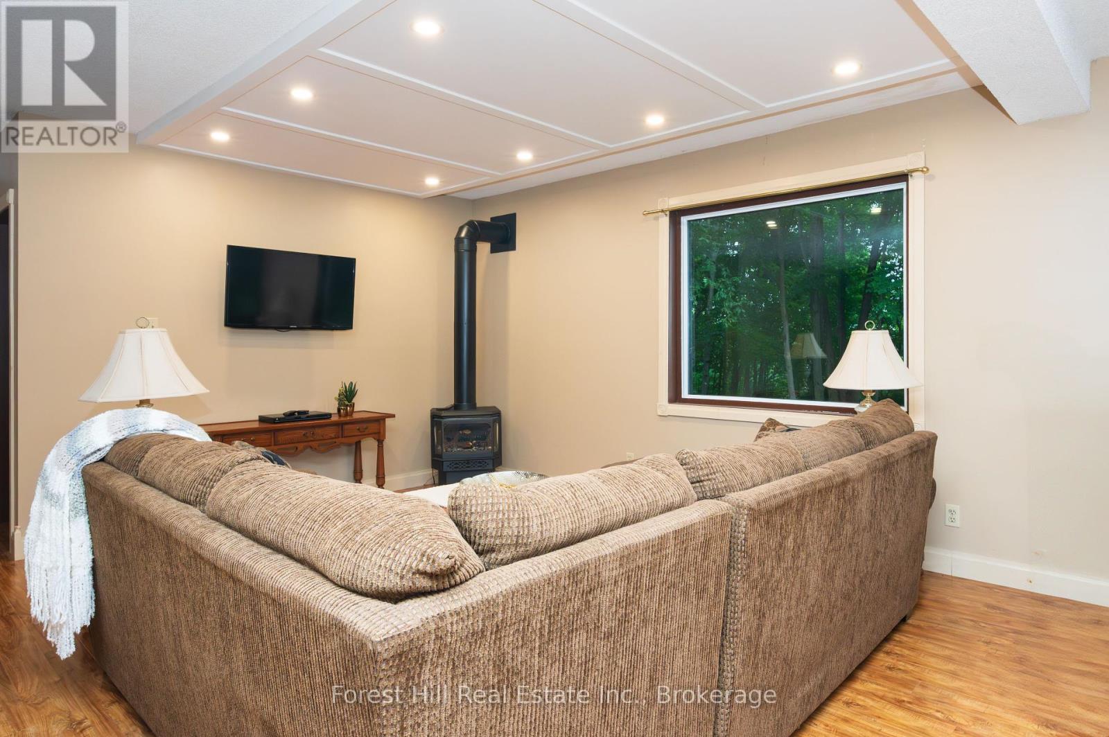 35 Westvale Drive S, Bracebridge, Ontario  P1L 1B5 - Photo 33 - X12322489