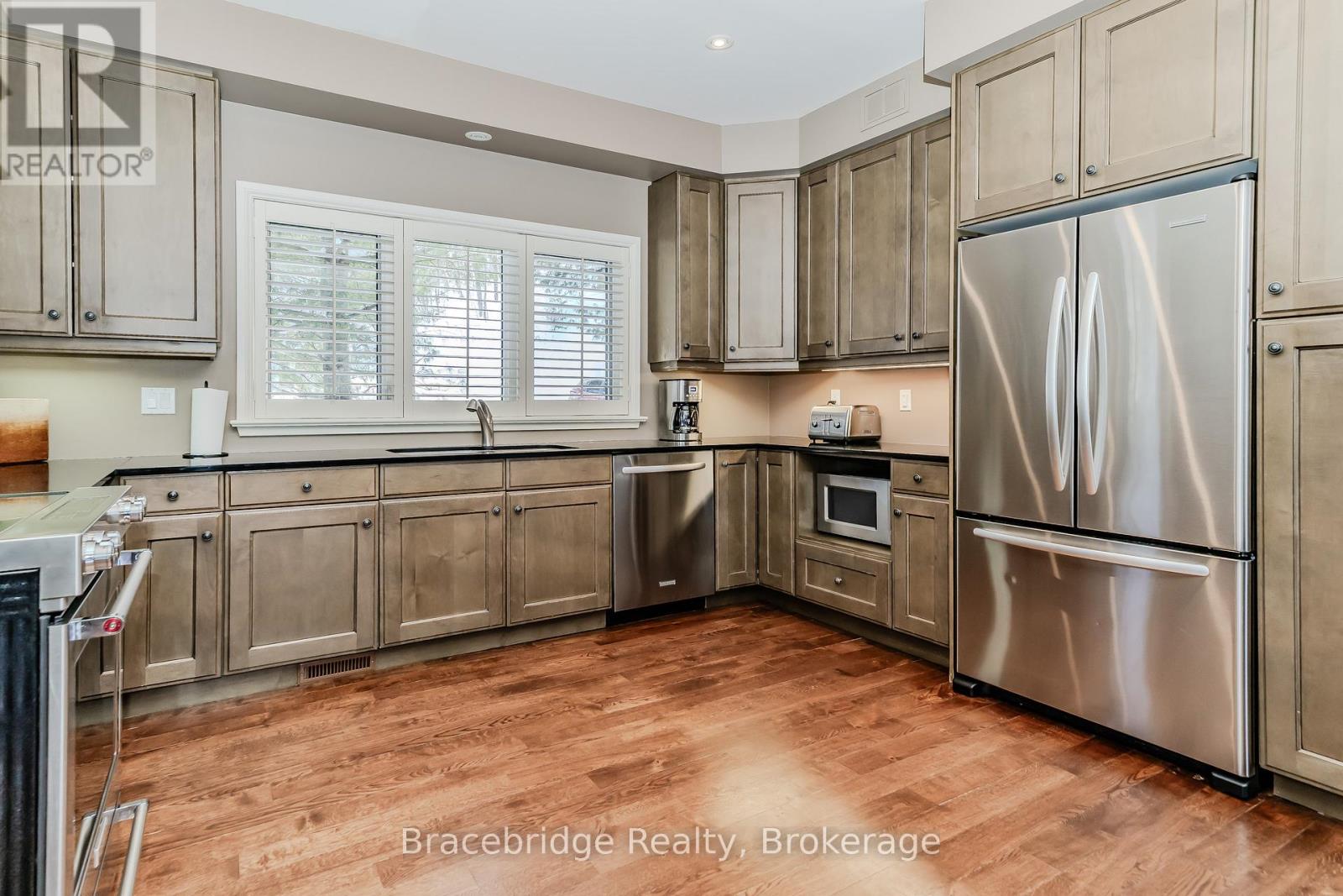 Water's Edge W1 - 3876 Muskoka Road 118 Highway W, Muskoka Lakes, Ontario  P0B 1J0 - Photo 10 - X12329359