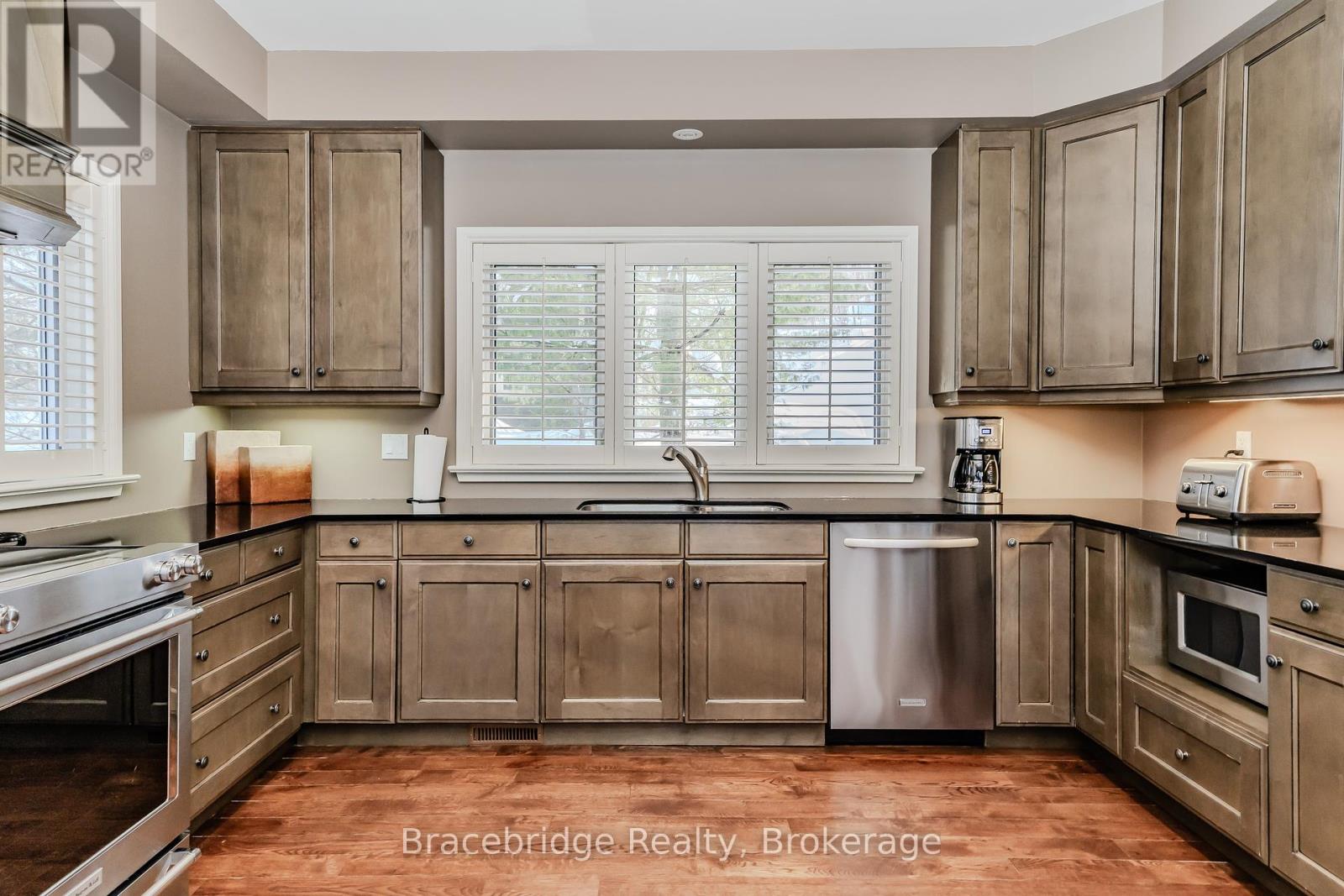 Water's Edge W1 - 3876 Muskoka Road 118 Highway W, Muskoka Lakes, Ontario  P0B 1J0 - Photo 11 - X12329359