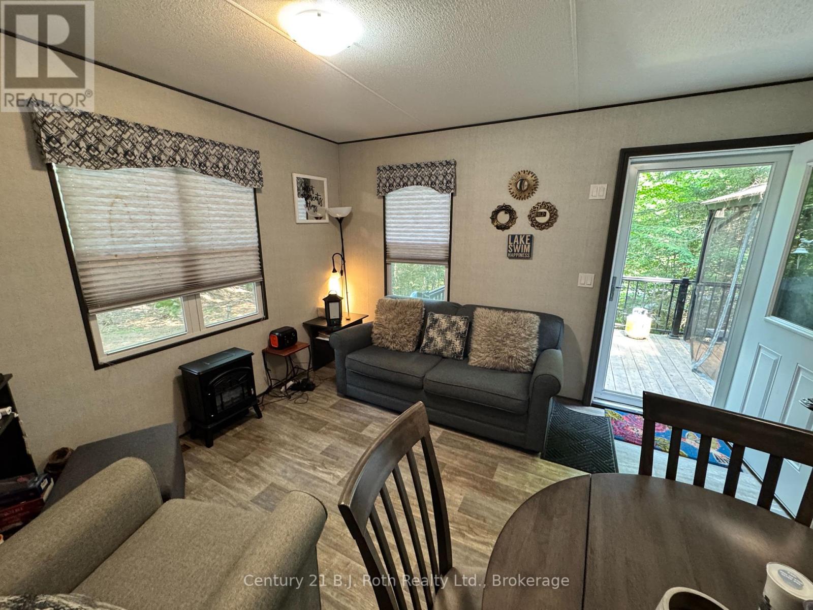 733 Poplar Crescent, Bracebridge, Ontario  P1H 1W9 - Photo 3 - X12331340