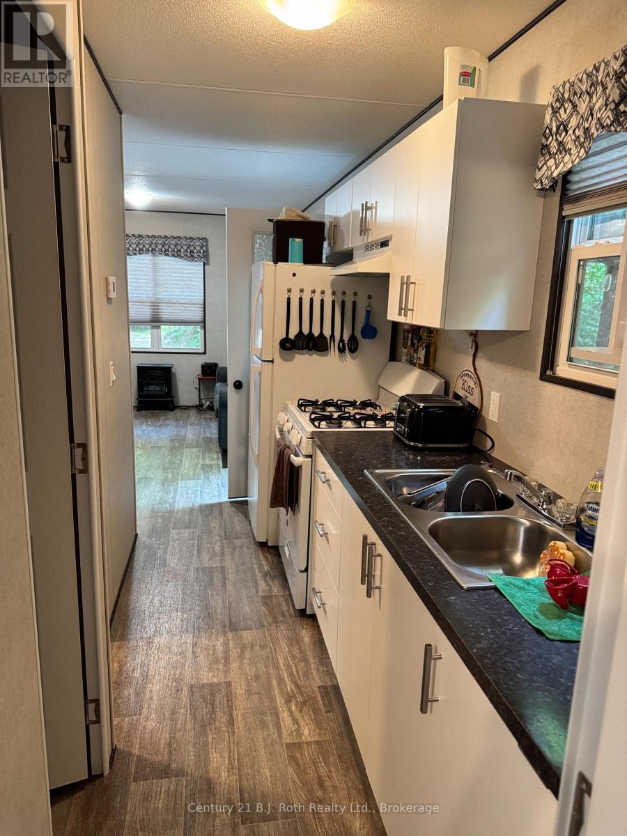 733 Poplar Crescent, Bracebridge, Ontario  P1H 1W9 - Photo 5 - X12331340