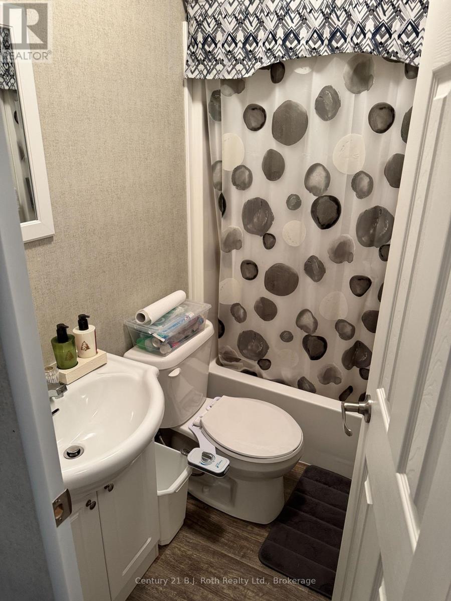 733 Poplar Crescent, Bracebridge, Ontario  P1H 1W9 - Photo 7 - X12331340