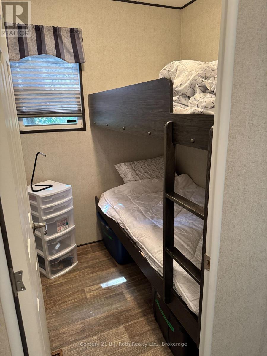 733 Poplar Crescent, Bracebridge, Ontario  P1H 1W9 - Photo 8 - X12331340