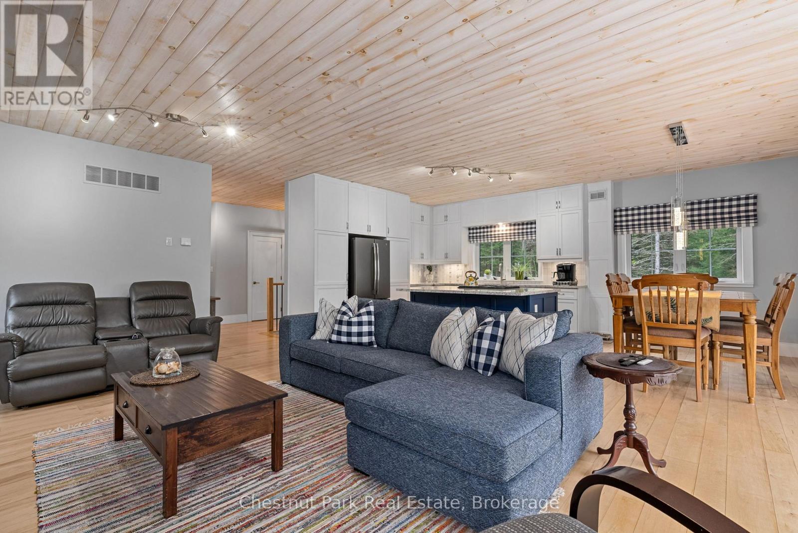 86 Bowyer Road, Huntsville, Ontario  P1H 2J4 - Photo 11 - X12337501