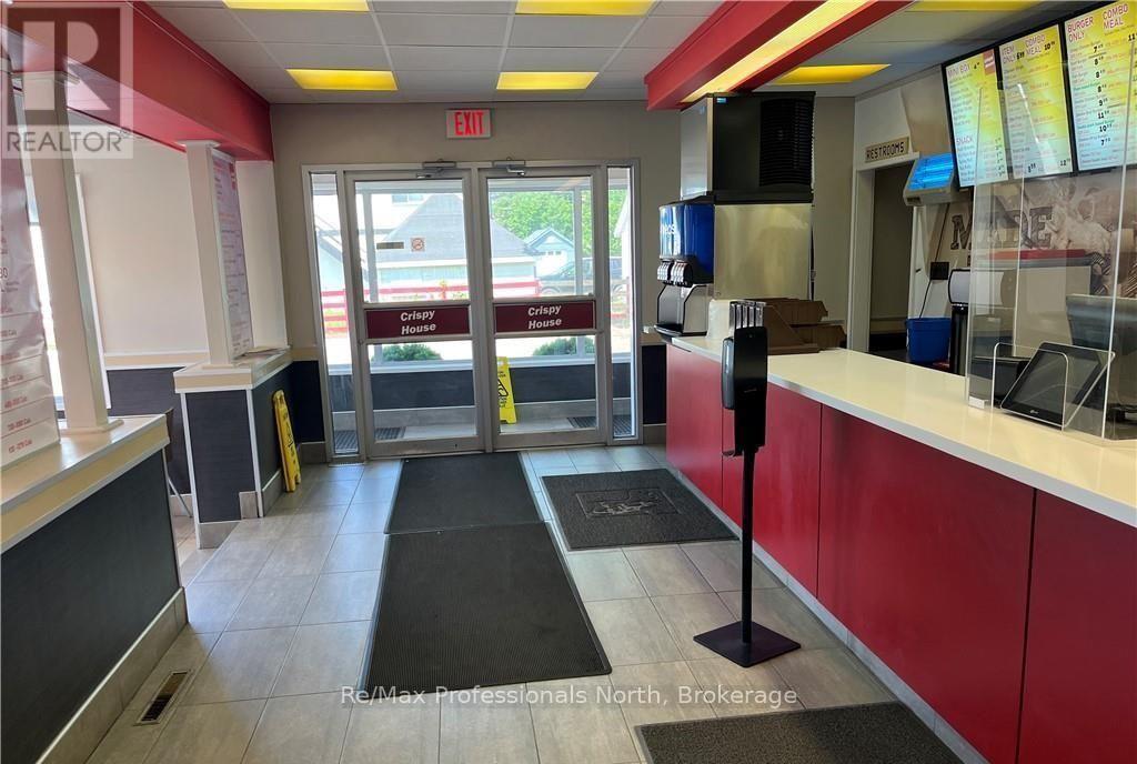 350 Winewood Avenue E, Gravenhurst, Ontario  P1P 1B7 - Photo 10 - X12338269