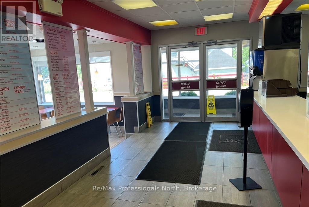 350 Winewood Avenue E, Gravenhurst, Ontario  P1P 1B7 - Photo 12 - X12338269