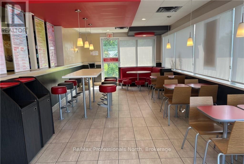 350 Winewood Avenue E, Gravenhurst, Ontario  P1P 1B7 - Photo 13 - X12338269