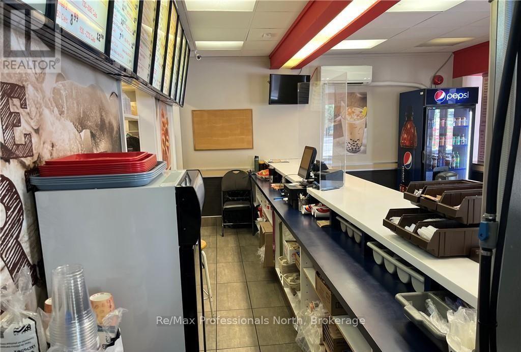 350 Winewood Avenue E, Gravenhurst, Ontario  P1P 1B7 - Photo 14 - X12338269