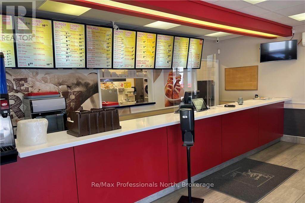 350 Winewood Avenue E, Gravenhurst, Ontario  P1P 1B7 - Photo 7 - X12338269