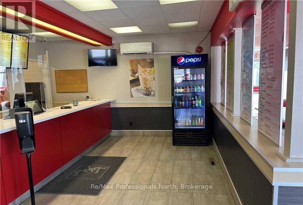 350 Winewood Avenue E, Gravenhurst, Ontario  P1P 1B7 - Photo 8 - X12338269