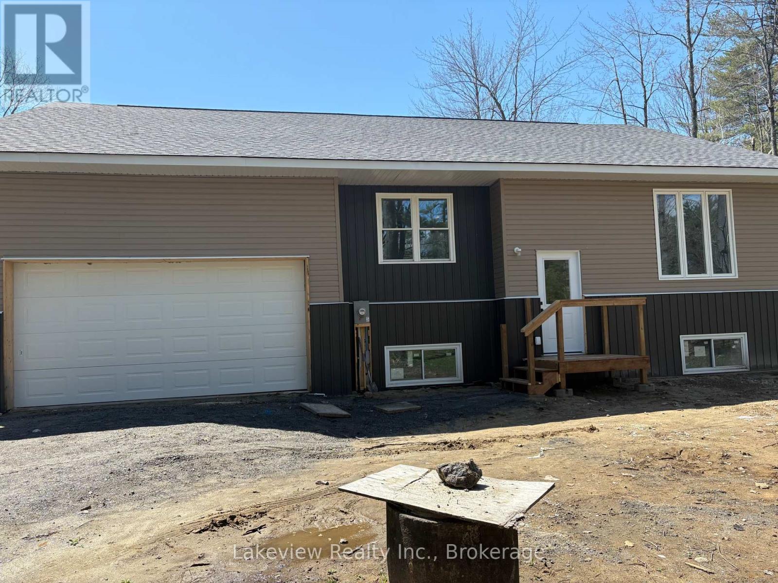 1078 South Kahshe Lake Road E, Gravenhurst, Ontario  P0E 1G0 - Photo 1 - X12338986