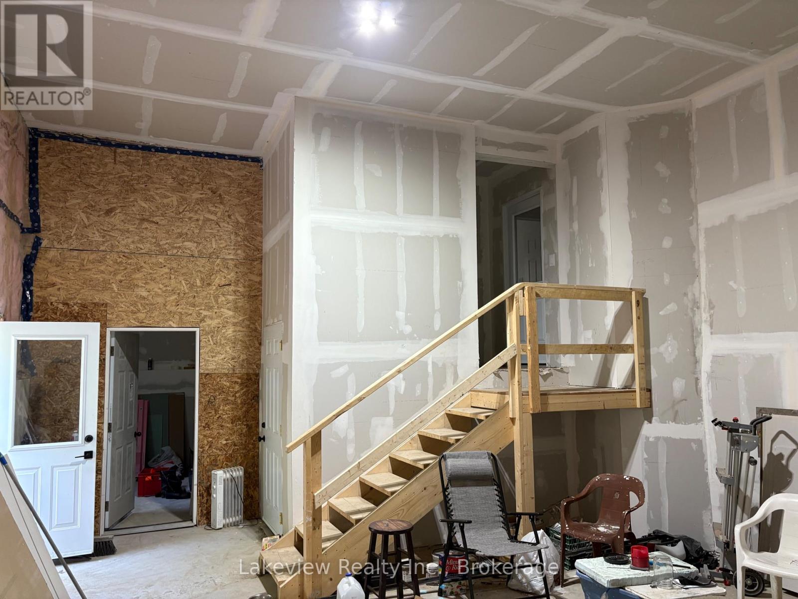 1078 South Kahshe Lake Road E, Gravenhurst, Ontario  P0E 1G0 - Photo 14 - X12338986