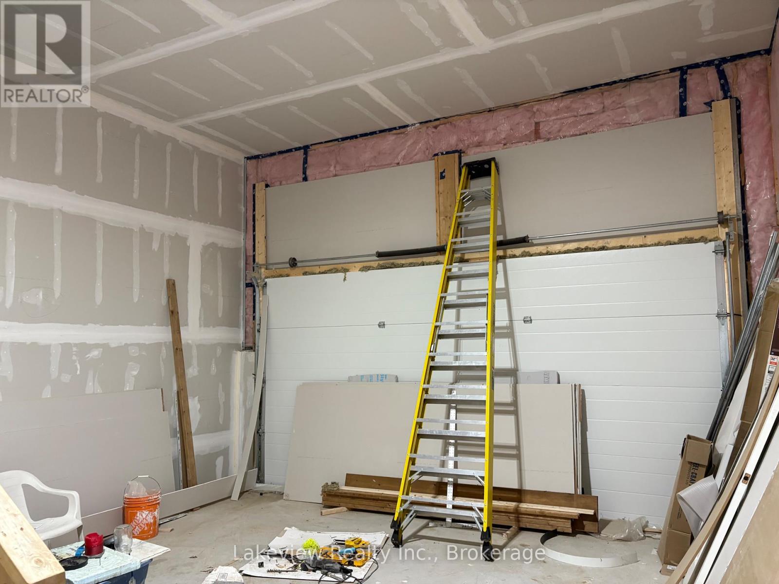 1078 South Kahshe Lake Road E, Gravenhurst, Ontario  P0E 1G0 - Photo 15 - X12338986