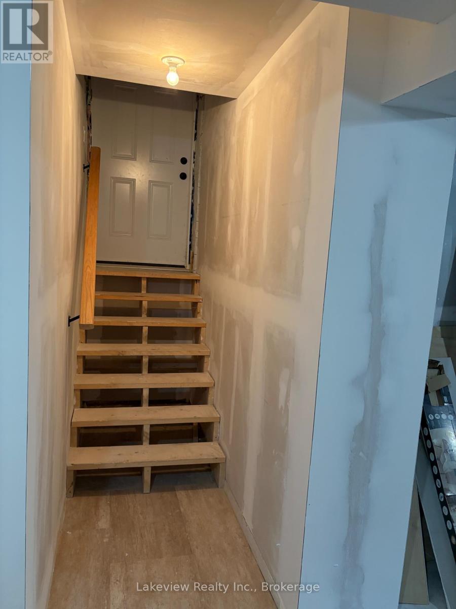 1078 South Kahshe Lake Road E, Gravenhurst, Ontario  P0E 1G0 - Photo 17 - X12338986