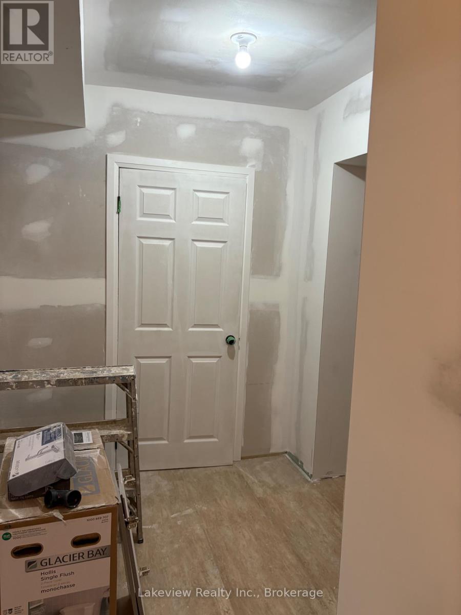 1078 South Kahshe Lake Road E, Gravenhurst, Ontario  P0E 1G0 - Photo 18 - X12338986