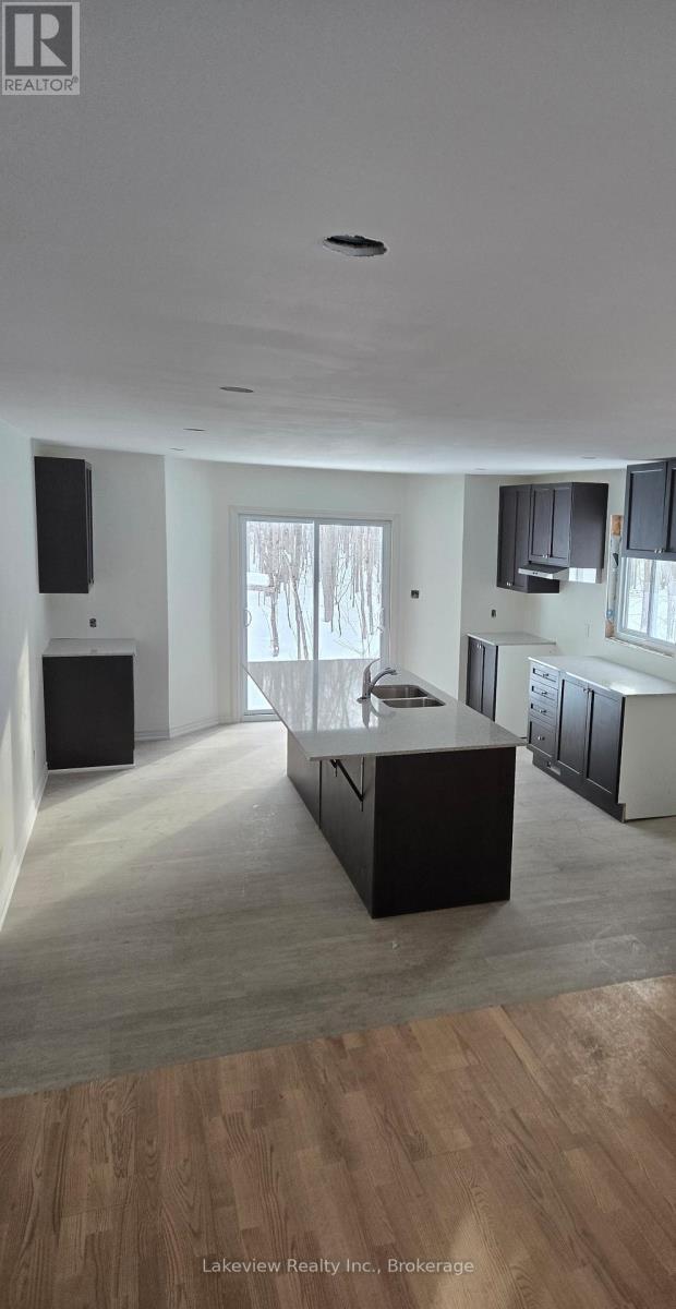 1078 South Kahshe Lake Road E, Gravenhurst, Ontario  P0E 1G0 - Photo 2 - X12338986