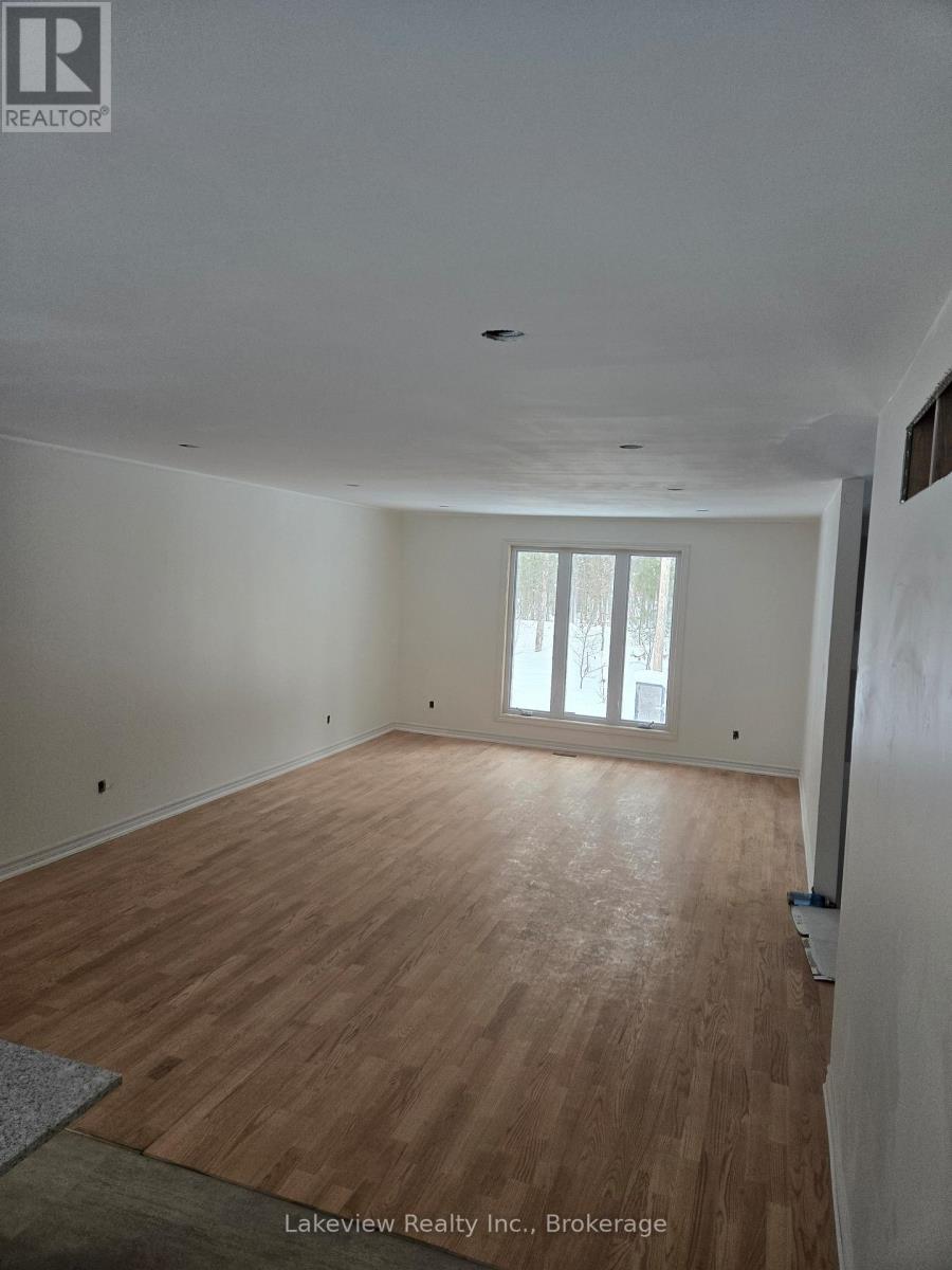 1078 South Kahshe Lake Road E, Gravenhurst, Ontario  P0E 1G0 - Photo 3 - X12338986