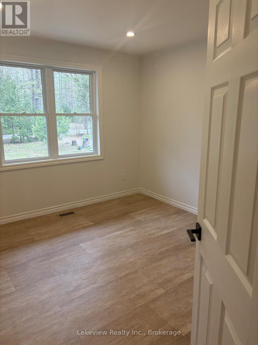 1078 South Kahshe Lake Road E, Gravenhurst, Ontario  P0E 1G0 - Photo 4 - X12338986