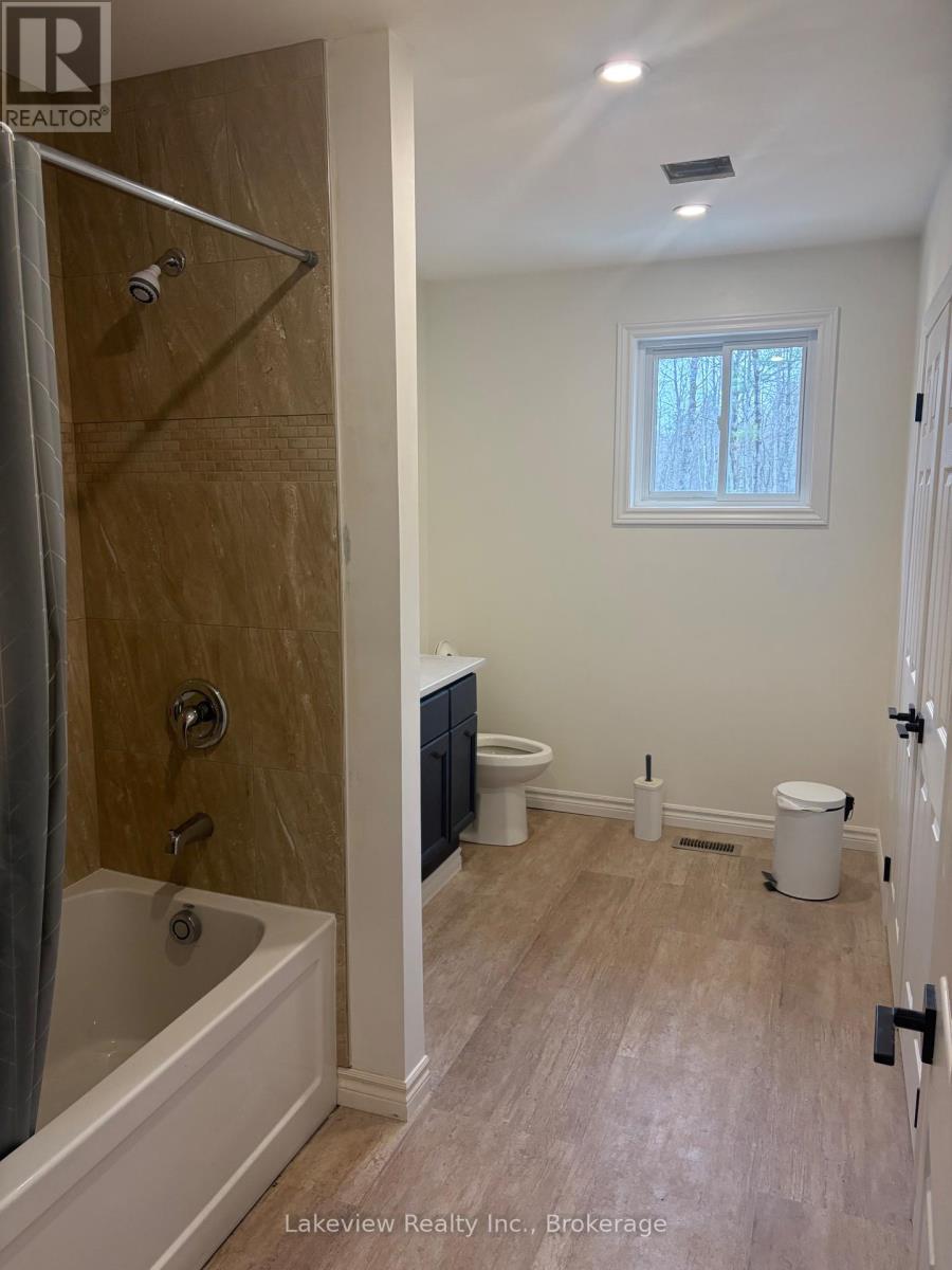 1078 South Kahshe Lake Road E, Gravenhurst, Ontario  P0E 1G0 - Photo 5 - X12338986