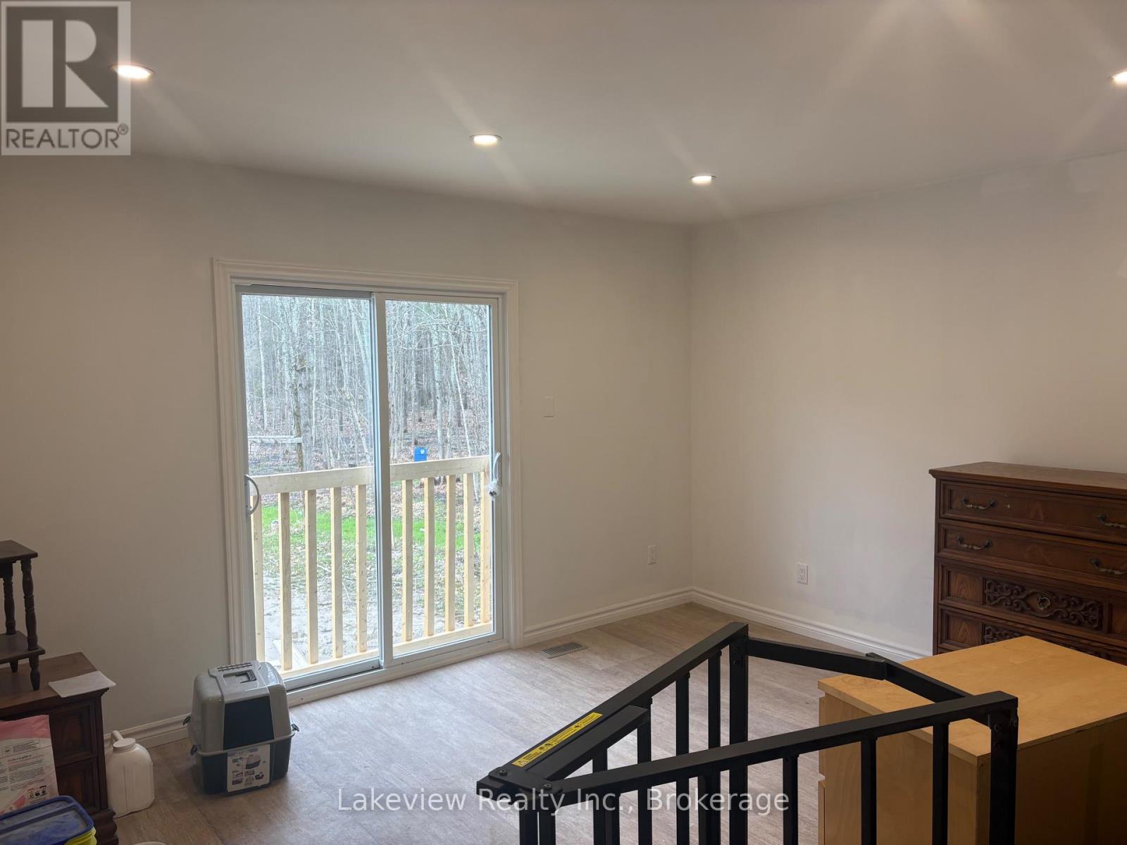 1078 South Kahshe Lake Road E, Gravenhurst, Ontario  P0E 1G0 - Photo 6 - X12338986