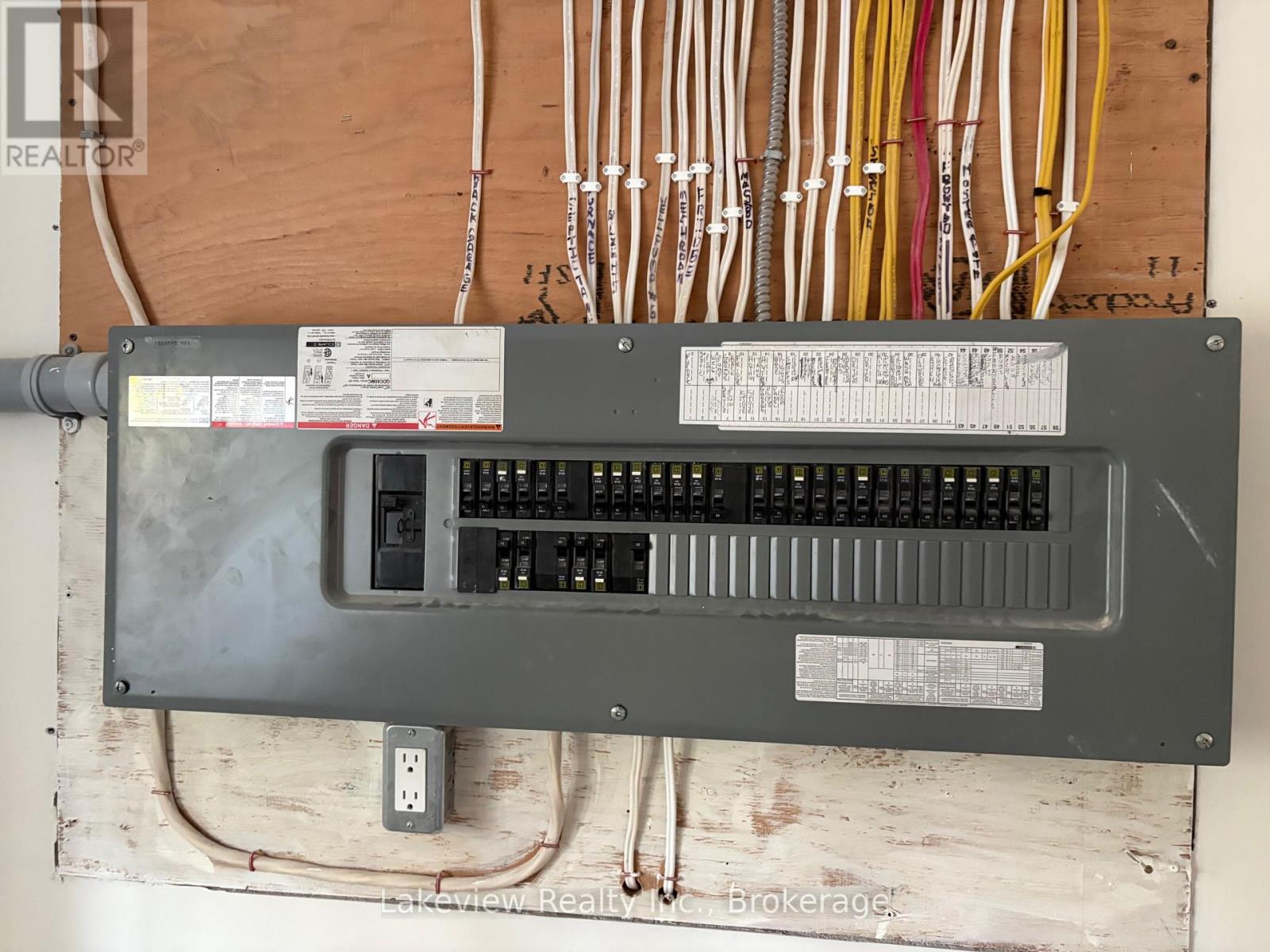 1078 South Kahshe Lake Road E, Gravenhurst, Ontario  P0E 1G0 - Photo 9 - X12338986