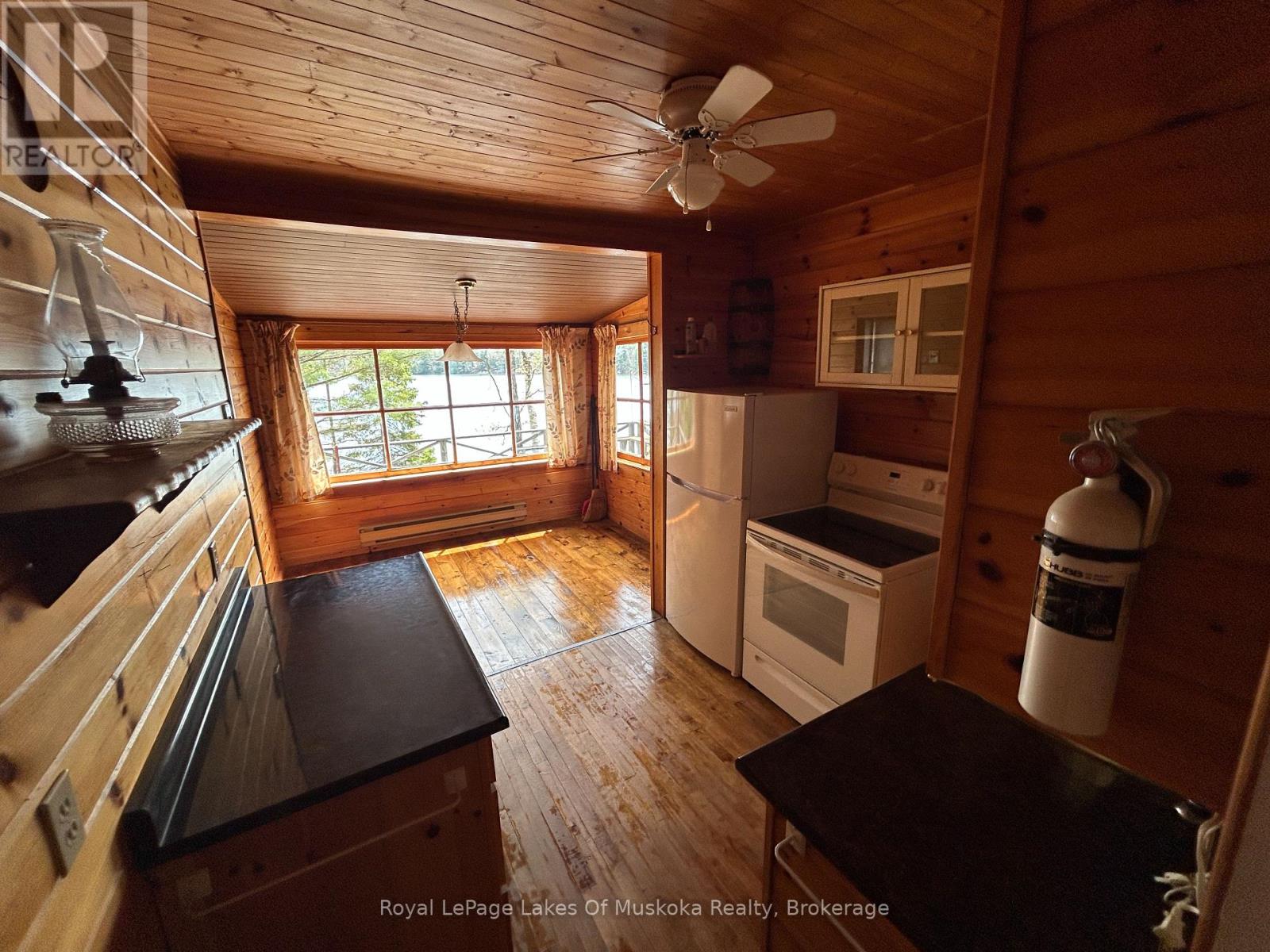 1091 North Tooke Lake Road, Lake Of Bays, Ontario  P0B 1A0 - Photo 12 - X12339016