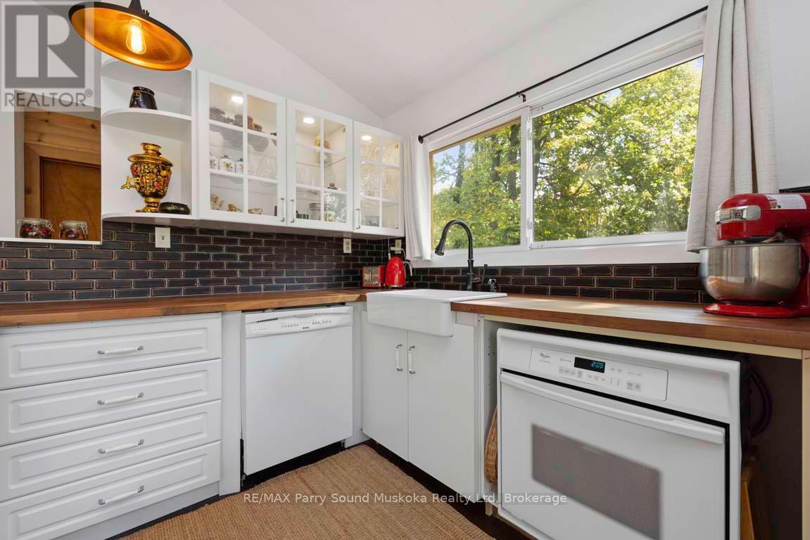 37 Lynberry Drive, Seguin, Ontario  P2A 2W9 - Photo 20 - X12346505