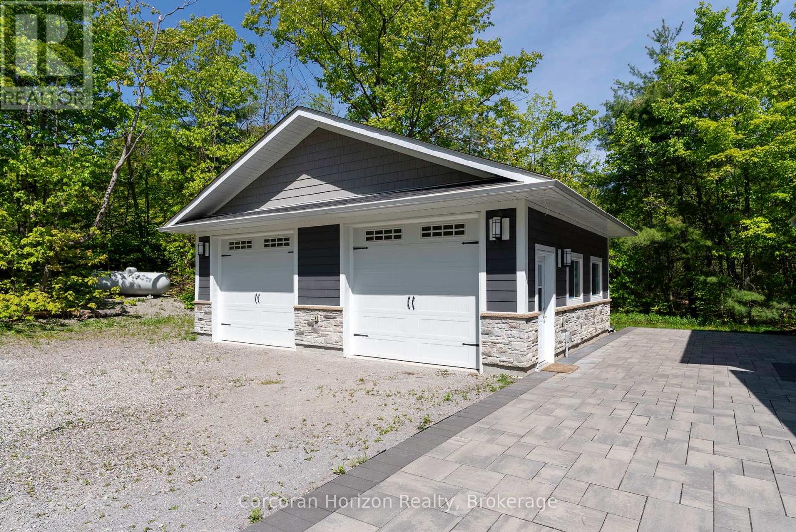 450 Crooked Bay Road, Georgian Bay, Ontario  P0C 1S0 - Photo 2 - X12346543