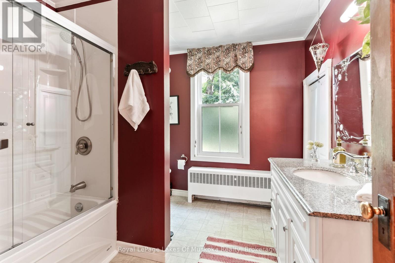 229 Fraserburg Road, Bracebridge, Ontario  P1L 0G9 - Photo 13 - X12346841