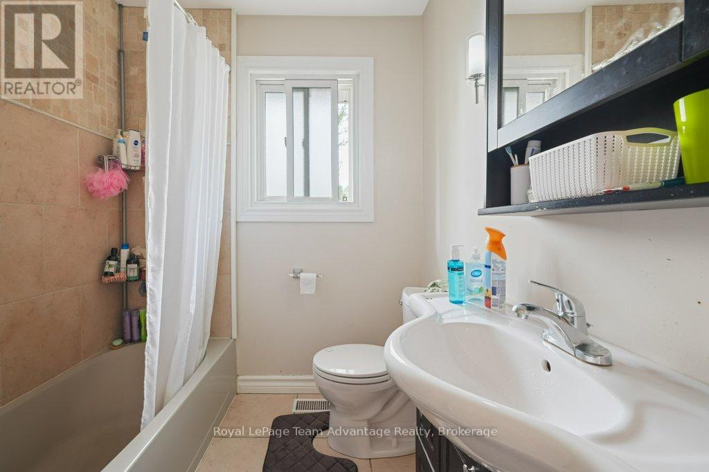 8 Edward Street, Parry Sound, Ontario  P2A 2W4 - Photo 10 - X12347235