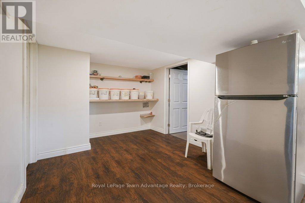 8 Edward Street, Parry Sound, Ontario  P2A 2W4 - Photo 12 - X12347235