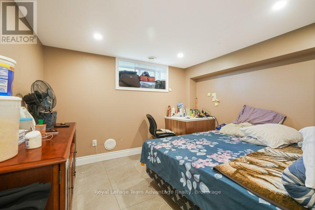 8 Edward Street, Parry Sound, Ontario  P2A 2W4 - Photo 16 - X12347235