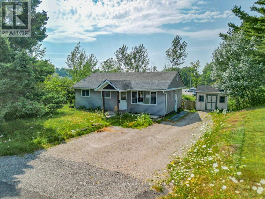 8 Edward Street, Parry Sound, Ontario  P2A 2W4 - Photo 2 - X12347235