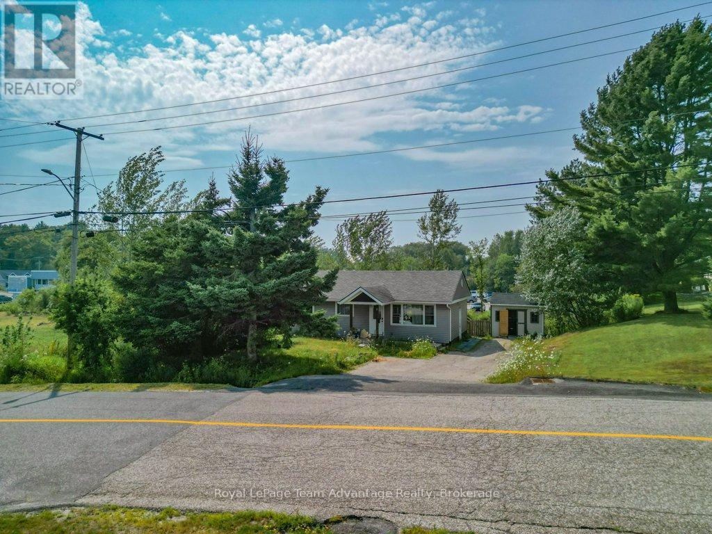 8 Edward Street, Parry Sound, Ontario  P2A 2W4 - Photo 3 - X12347235