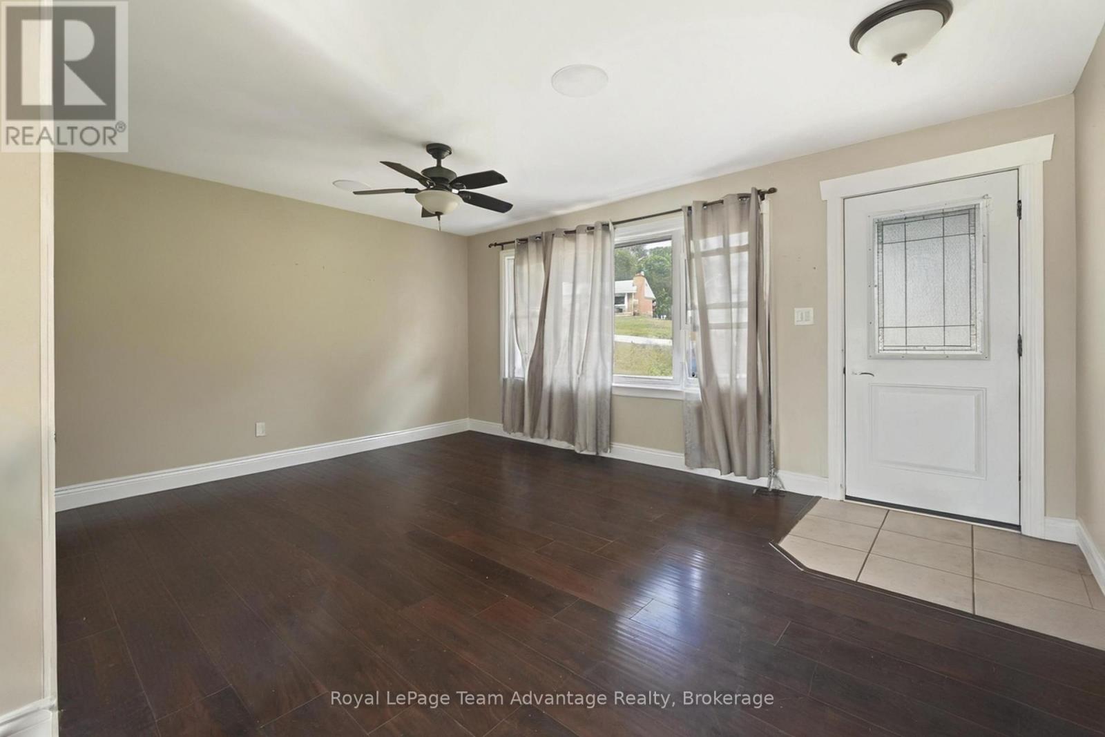 8 Edward Street, Parry Sound, Ontario  P2A 2W4 - Photo 4 - X12347235